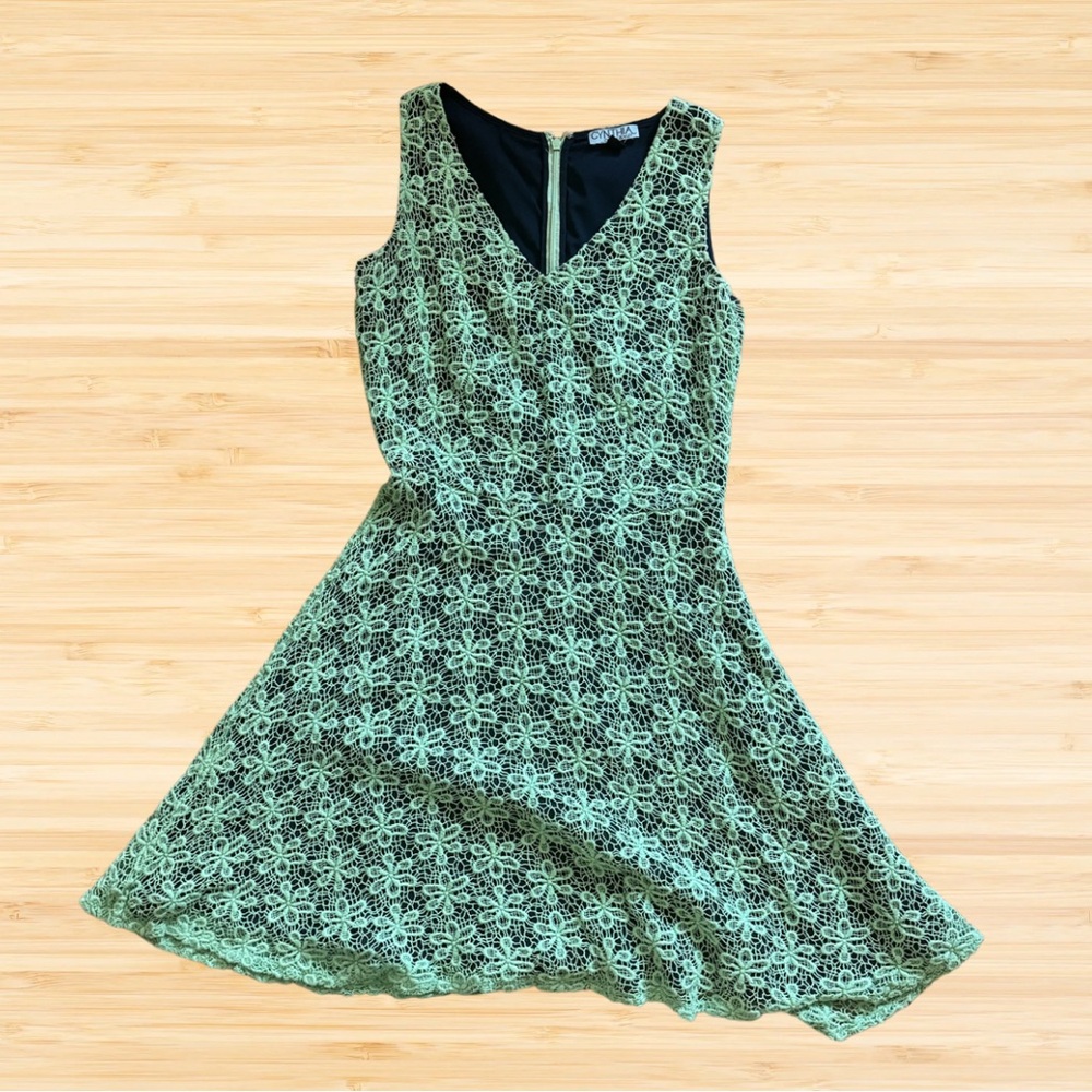 ✨CYNTHIA Midi Dress in Green and Navy ✨